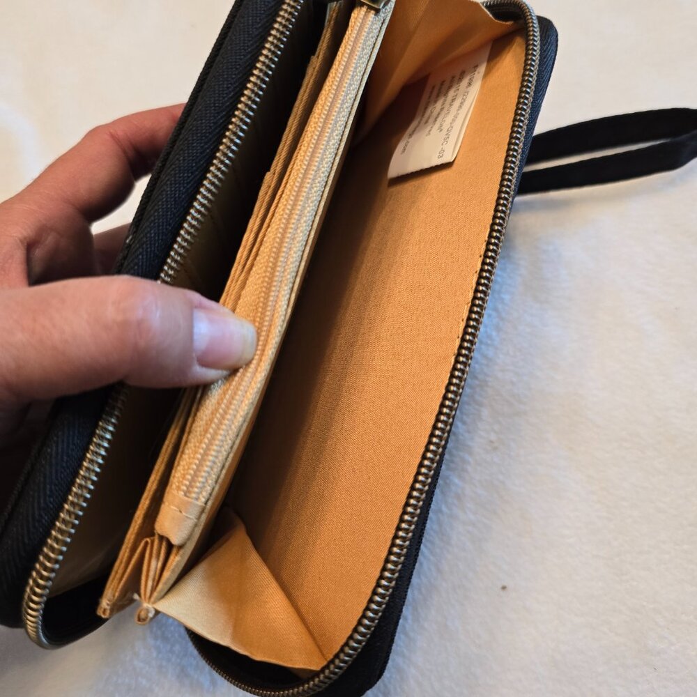 Travelon Wallet - Picture 5 of 6